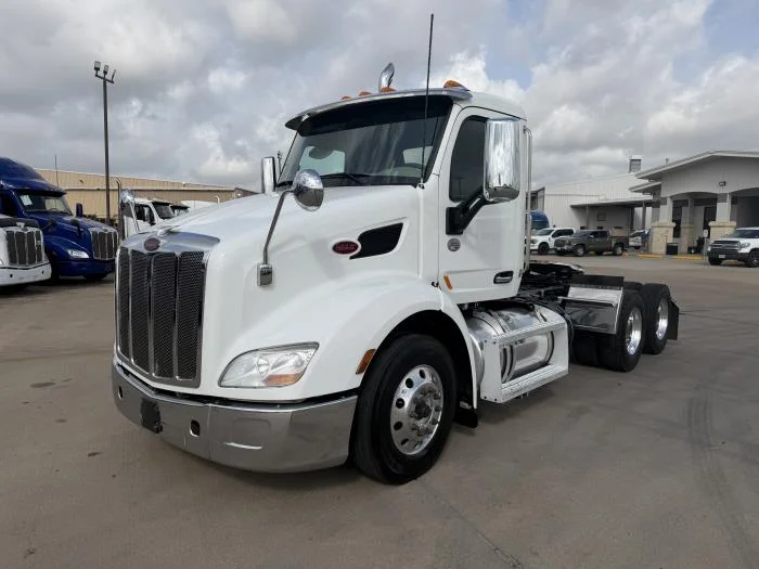 2021 Peterbilt 579 — photo 2