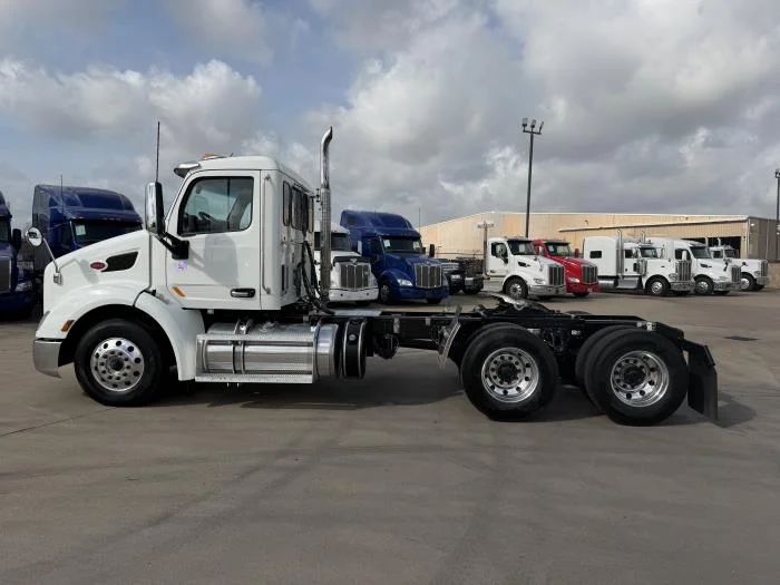 2021 Peterbilt 579 — photo 3