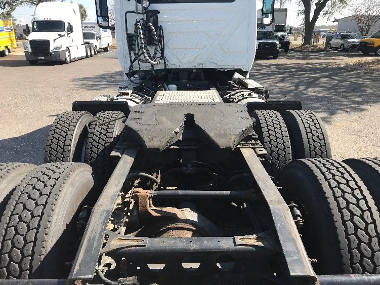 2018 International LT - image 6