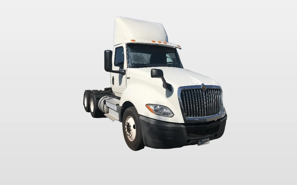 2018 International LT - image 1