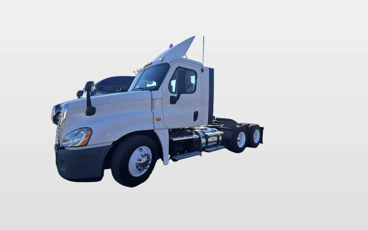 2020 Freightliner Cascadia - image 1