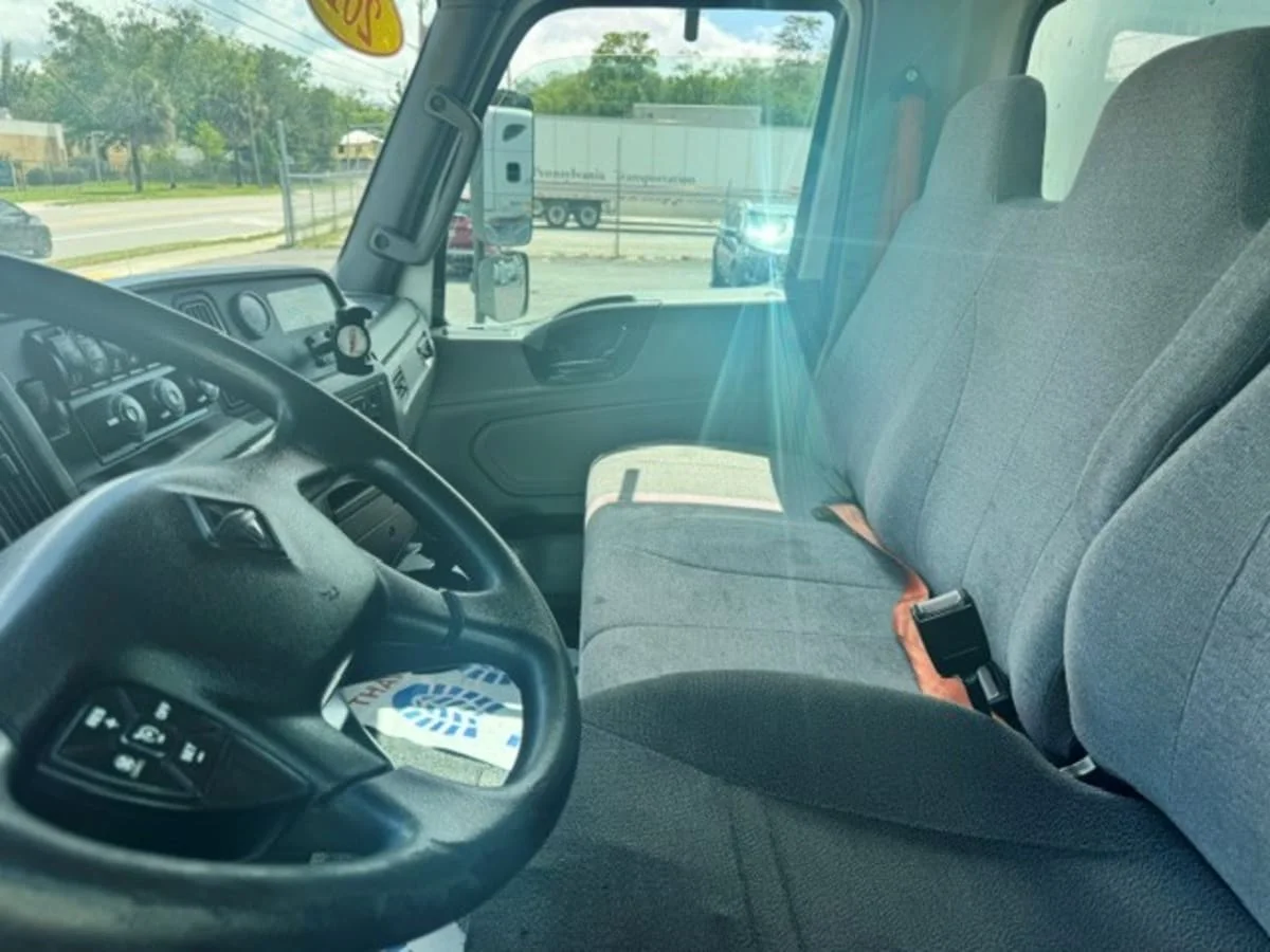 2019 International MV in Jacksonville, FL — photo 9