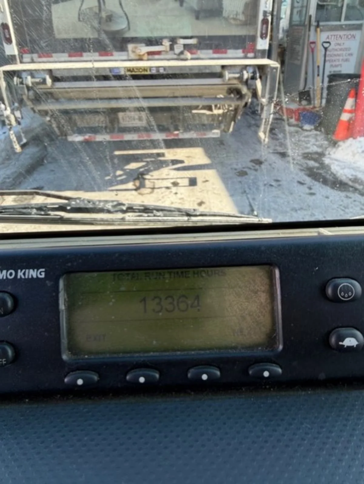 2020 Isuzu NQR - image 11