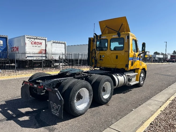 2022 Freightliner Cascadia - image 7