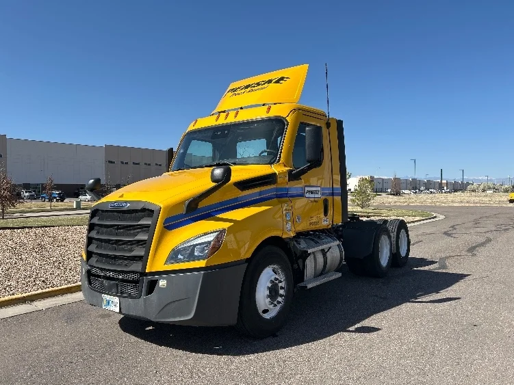 2022 Freightliner Cascadia - image 3