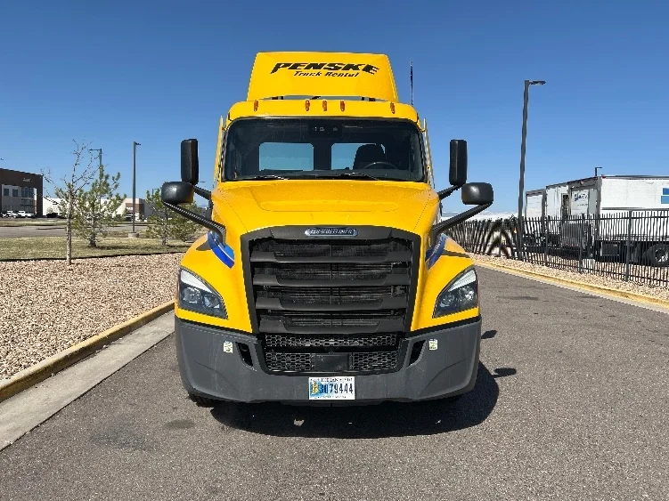 2022 Freightliner Cascadia - image 2