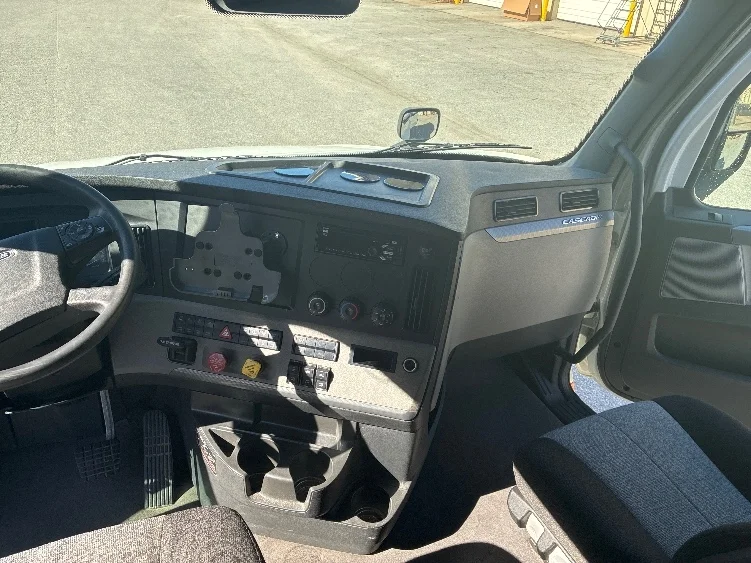 2021 Freightliner Cascadia - image 10