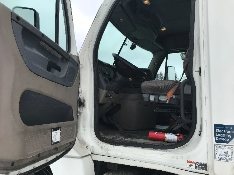 2018 Freightliner Cascadia - image 9