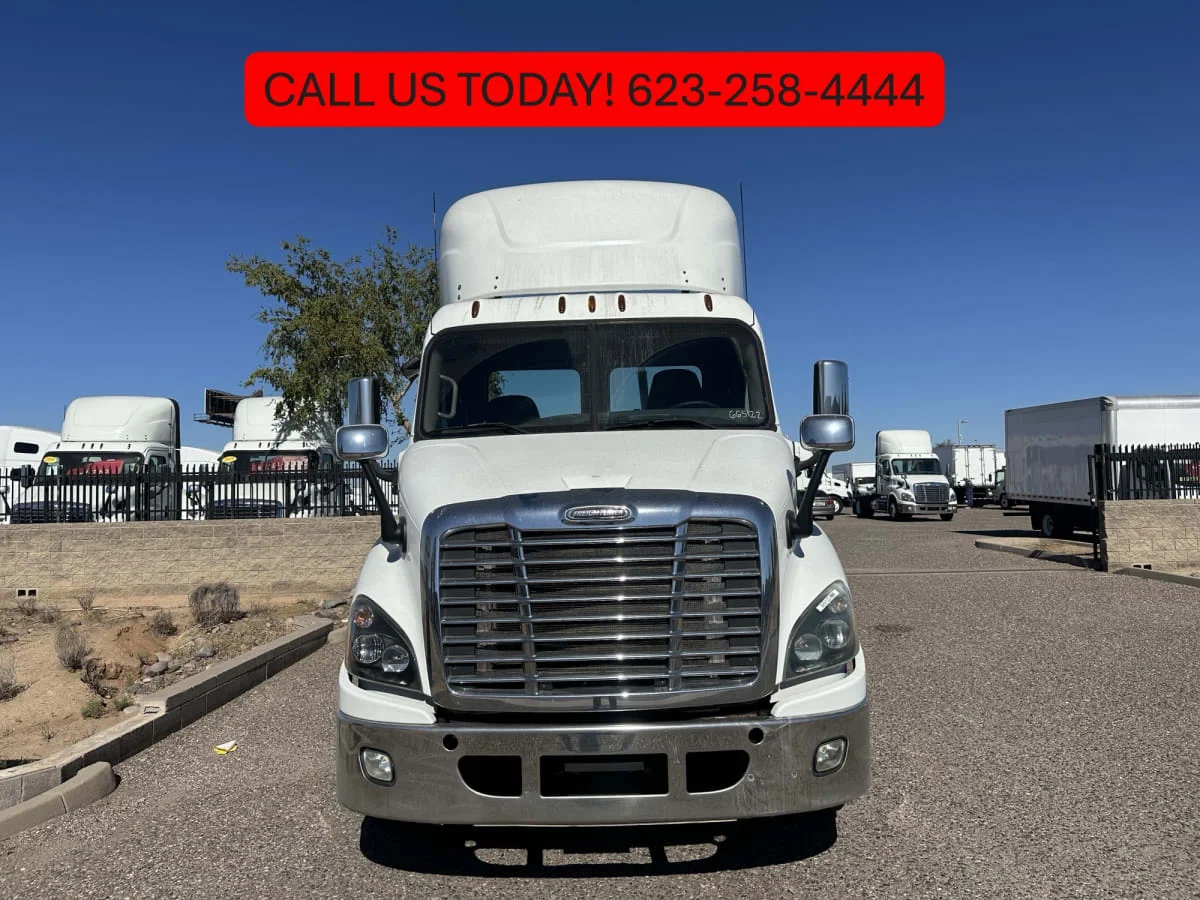 2017 Freightliner Cascadia in Phoenix, AZ — photo 3