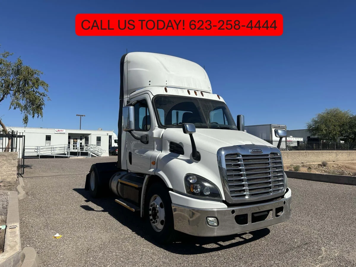 2017 Freightliner Cascadia in Phoenix, AZ — photo 2