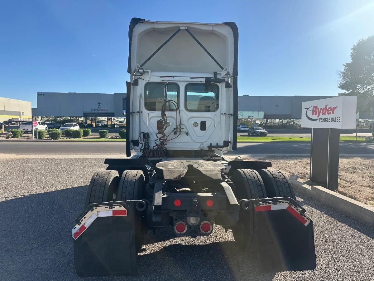 2017 Freightliner Cascadia in Phoenix, AZ — photo 5
