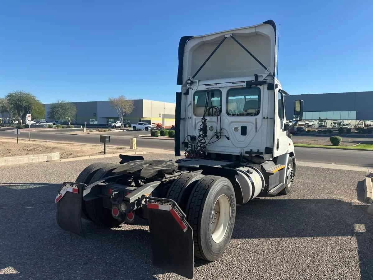2017 Freightliner Cascadia in Phoenix, AZ — photo 4