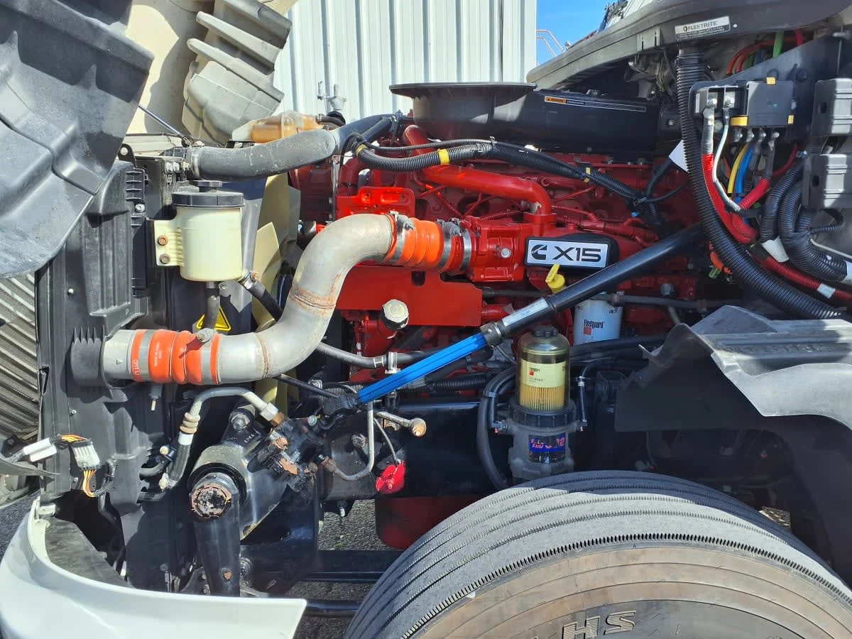 2022 International LT - image 8