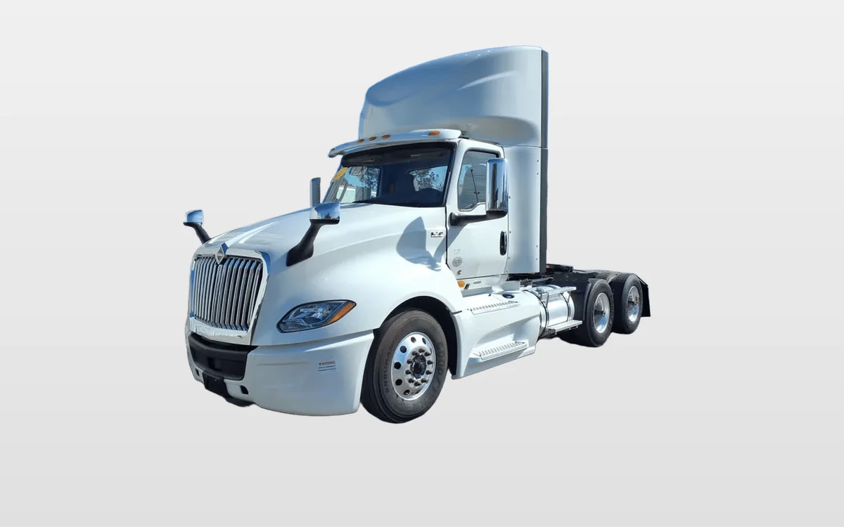 2022 International LT - image 1