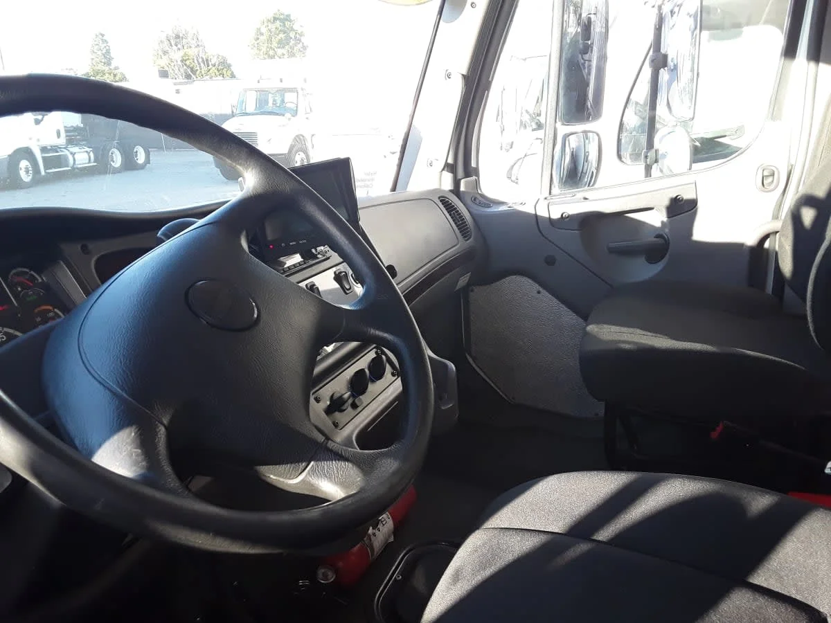 2020 Freightliner M2 106 - image 8