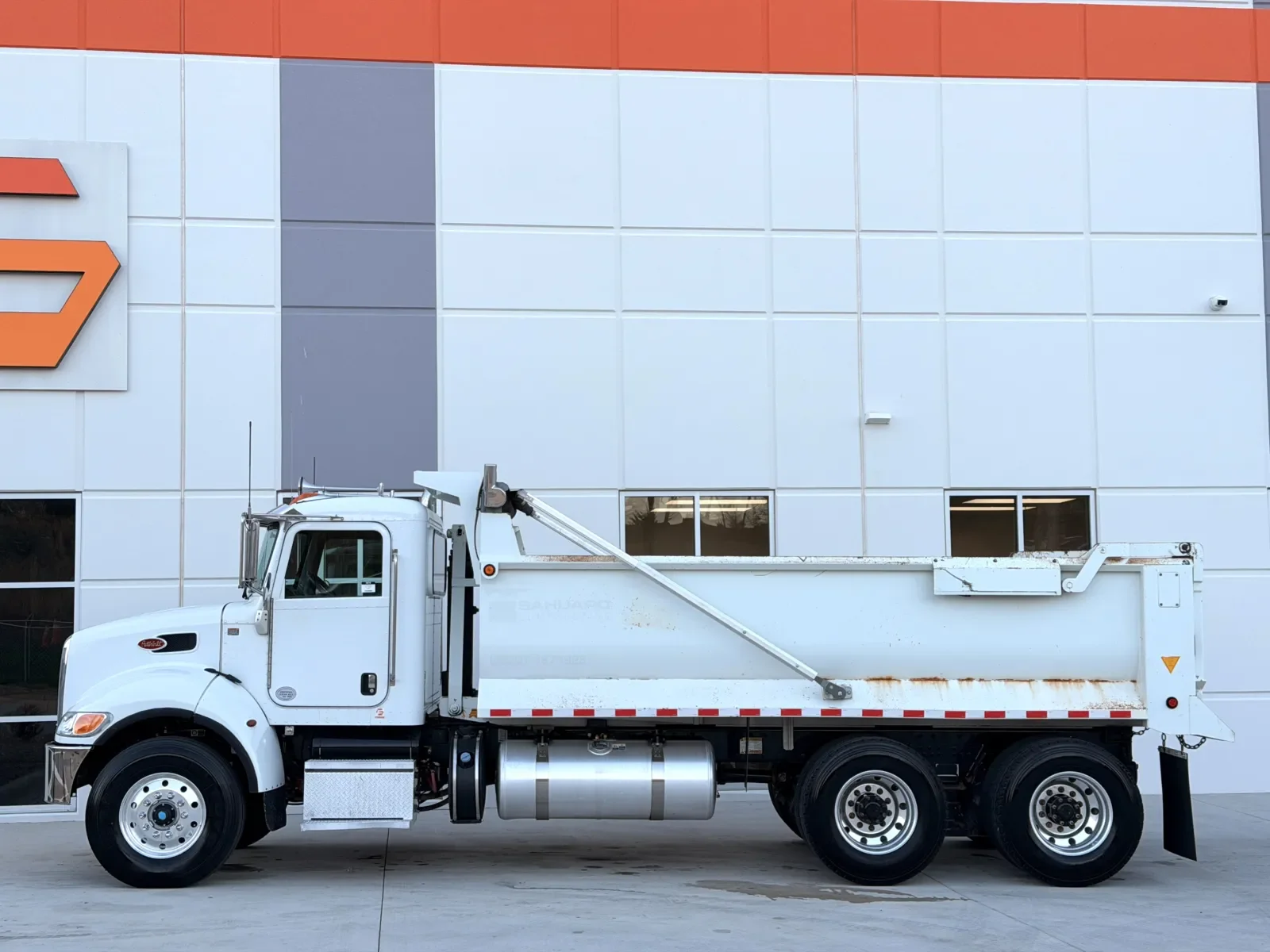 2018 Peterbilt 348 - image 5