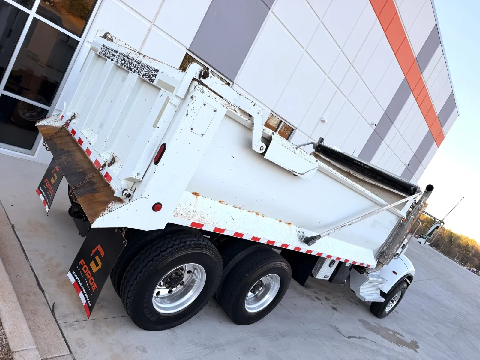 2018 Peterbilt 348 - image 12