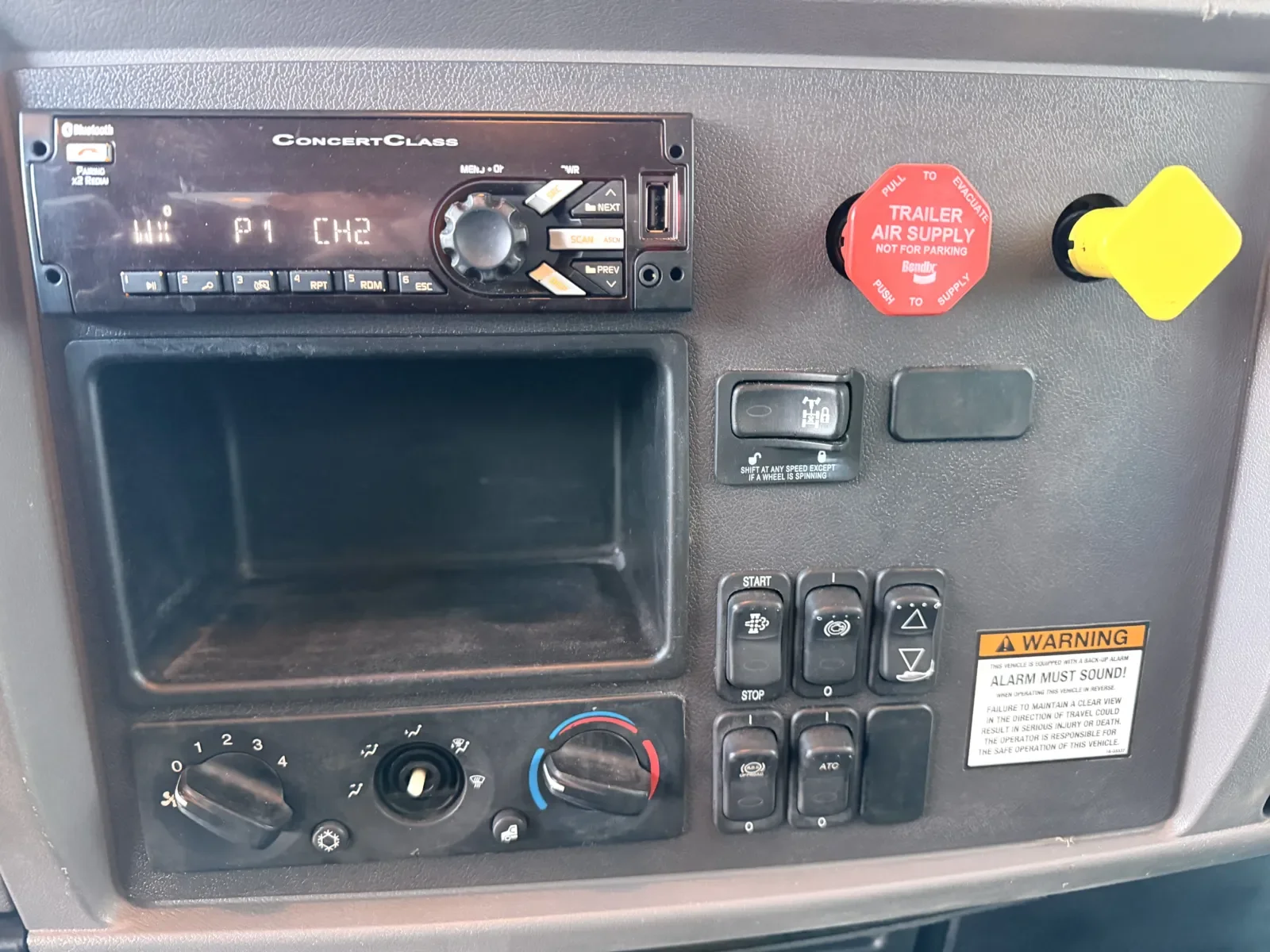 2018 Peterbilt 348 - image 19