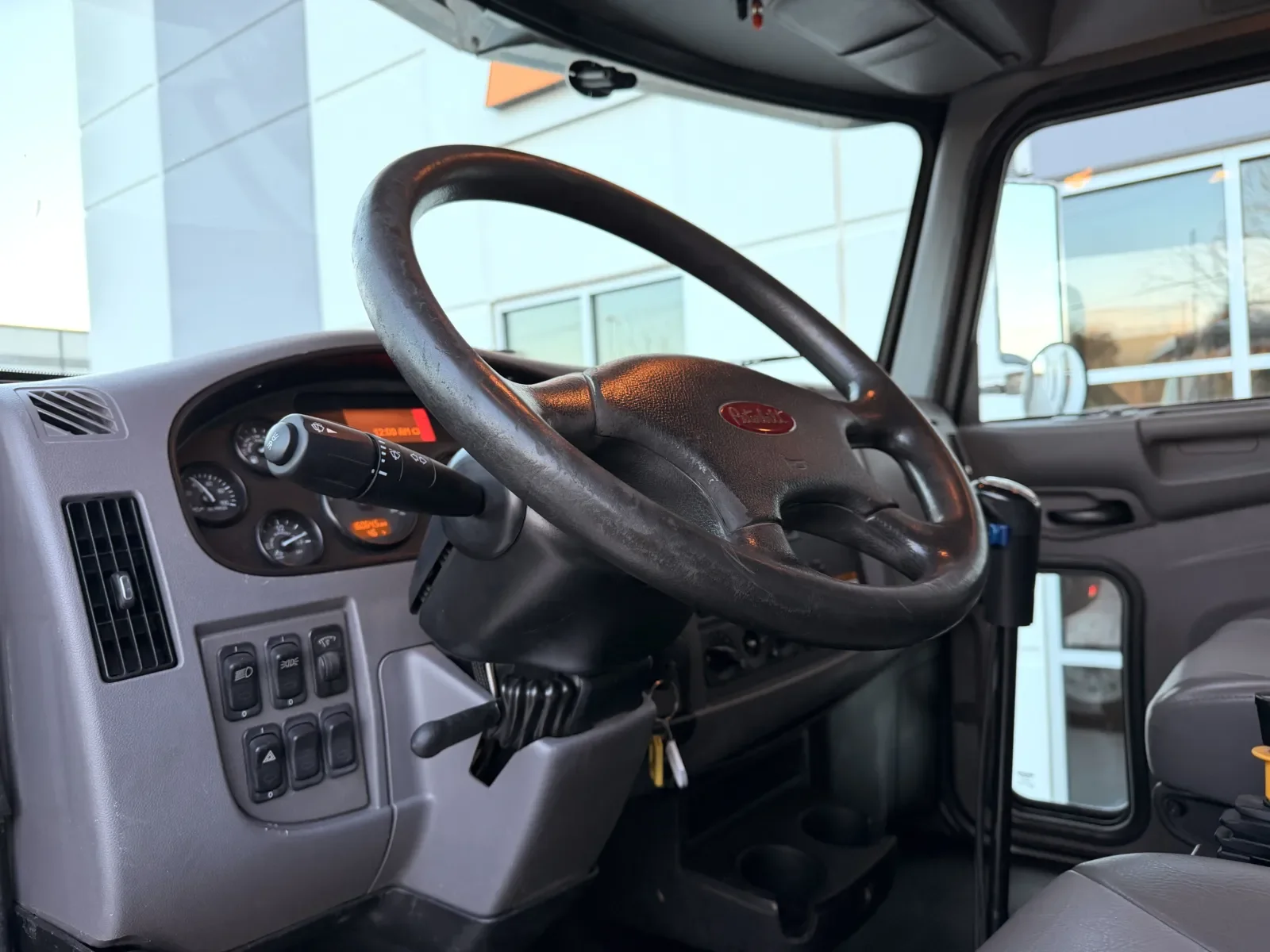 2018 Peterbilt 348 - image 16