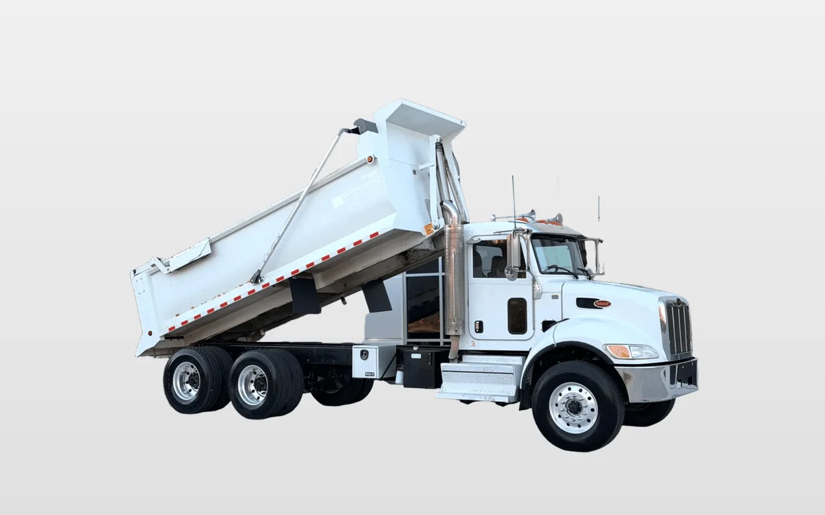 2018 Peterbilt 348 - image 1