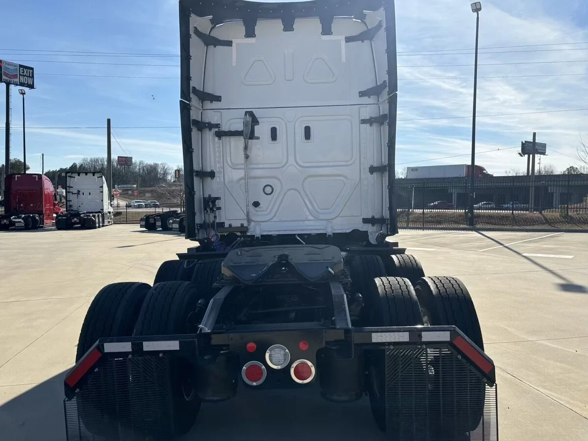 2026 Freightliner Cascadia - image 9