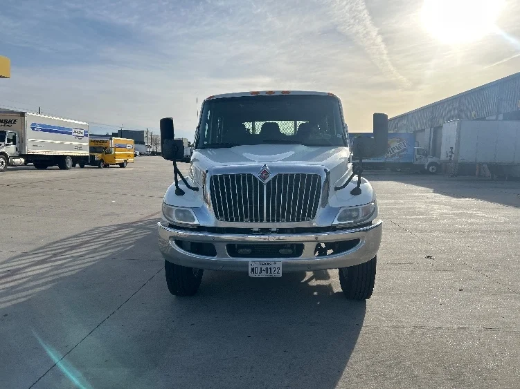 2020 International MV - image 2