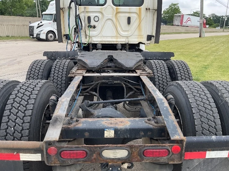 2020 Freightliner Cascadia in Melrose Park, IL — photo 6