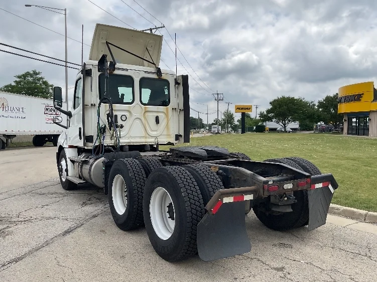2020 Freightliner Cascadia in Melrose Park, IL — photo 5