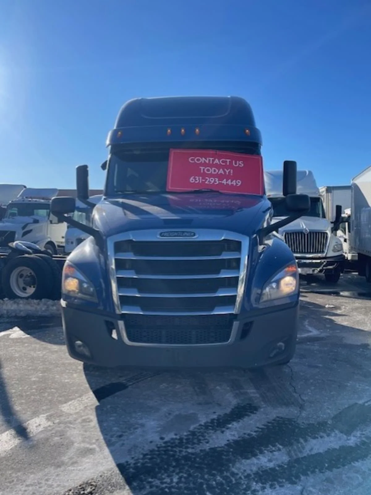 2020 Freightliner Cascadia in Farmingdale, NY — photo 2