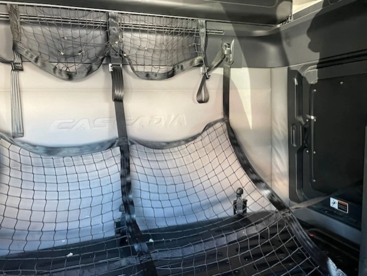 2020 Freightliner Cascadia in Farmingdale, NY — photo 13