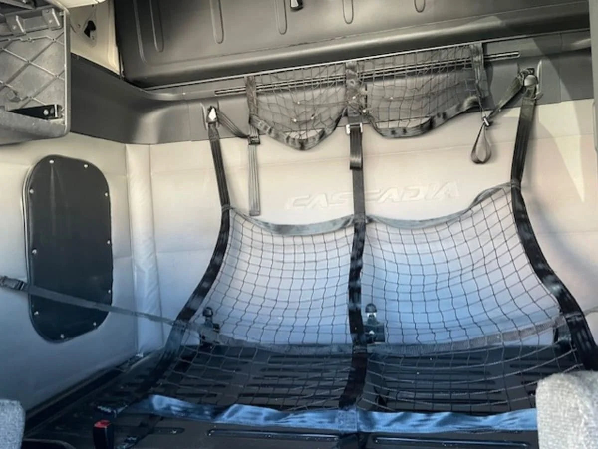 2020 Freightliner Cascadia in Farmingdale, NY — photo 8