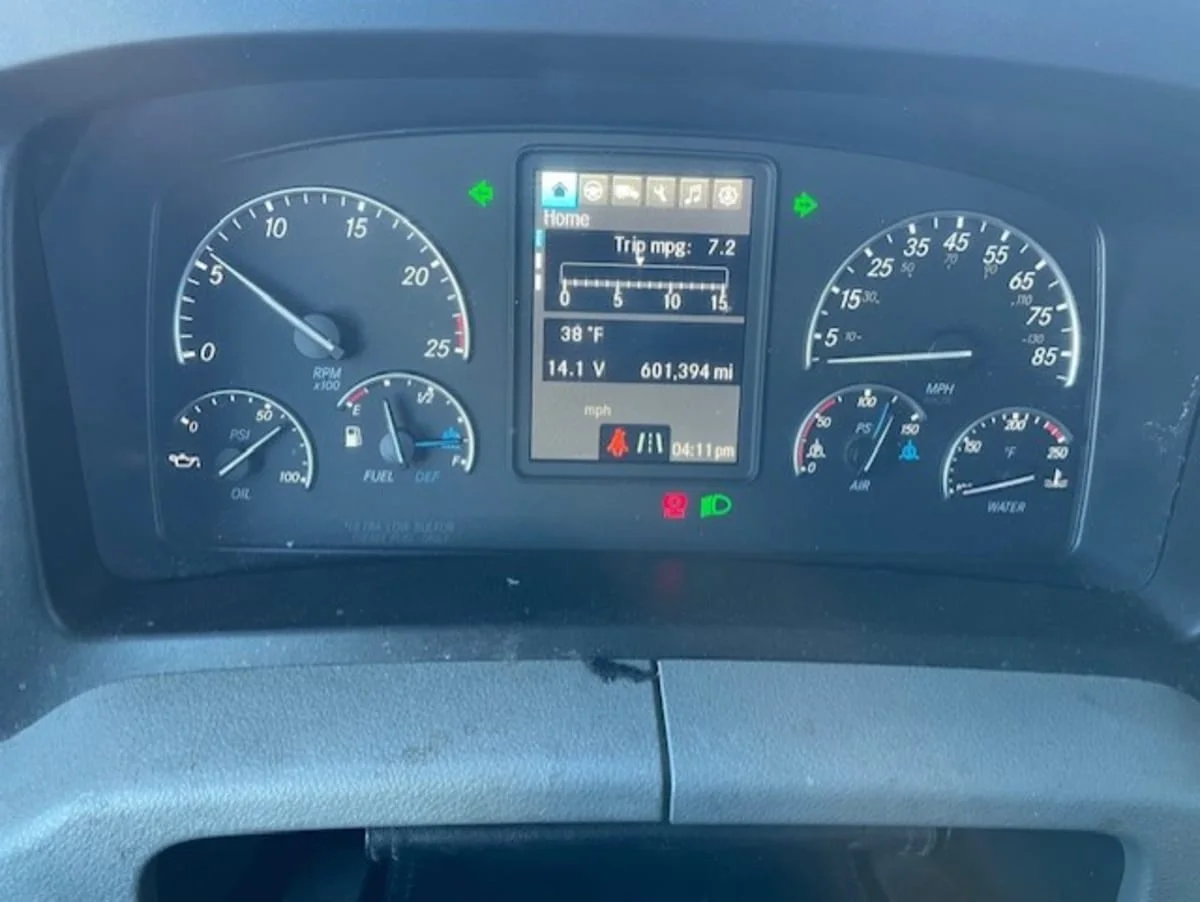 2020 Freightliner Cascadia in Farmingdale, NY — photo 10