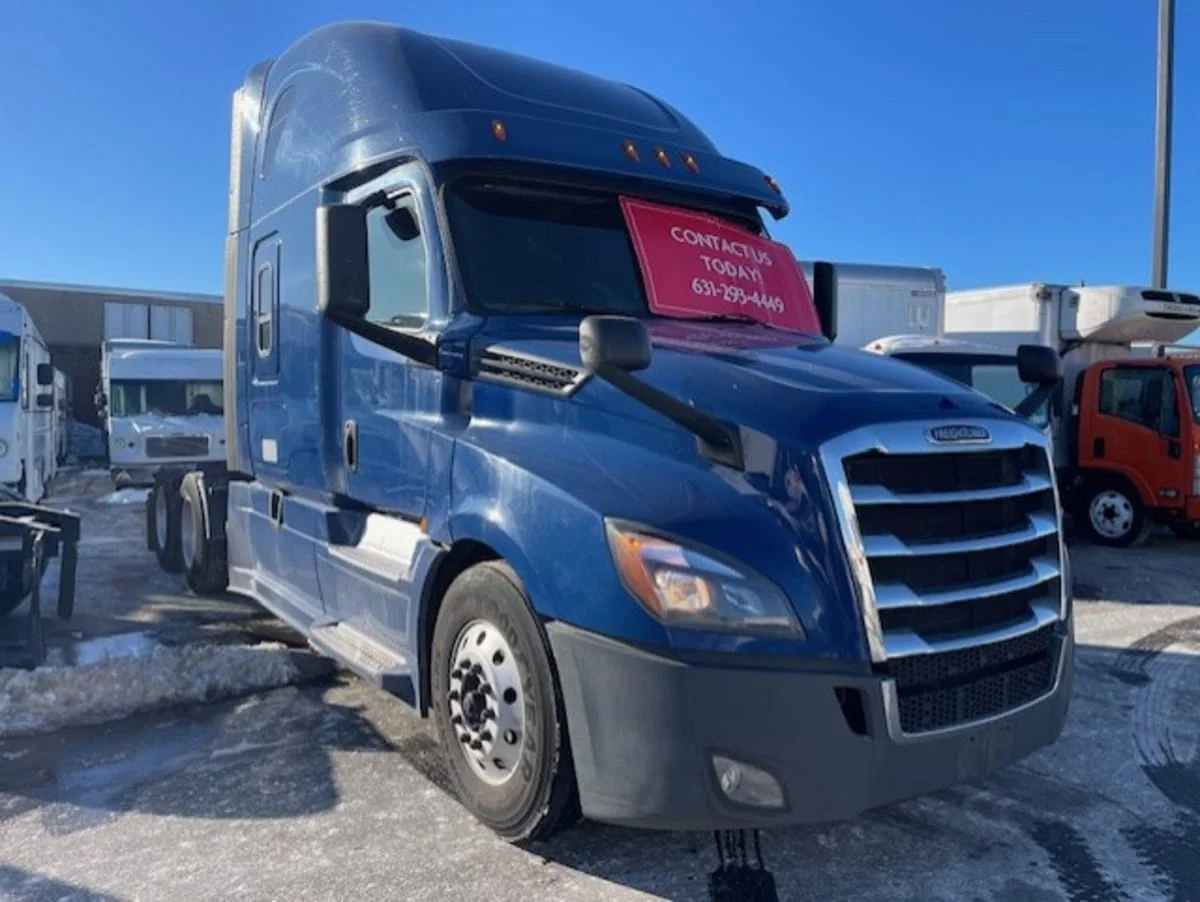 2020 Freightliner Cascadia in Farmingdale, NY — photo 3