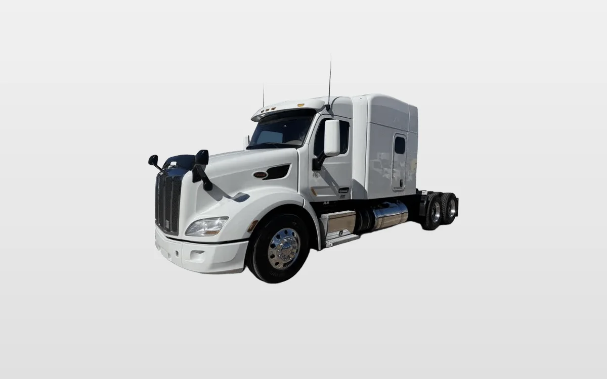 2022 Peterbilt 579 - image 1