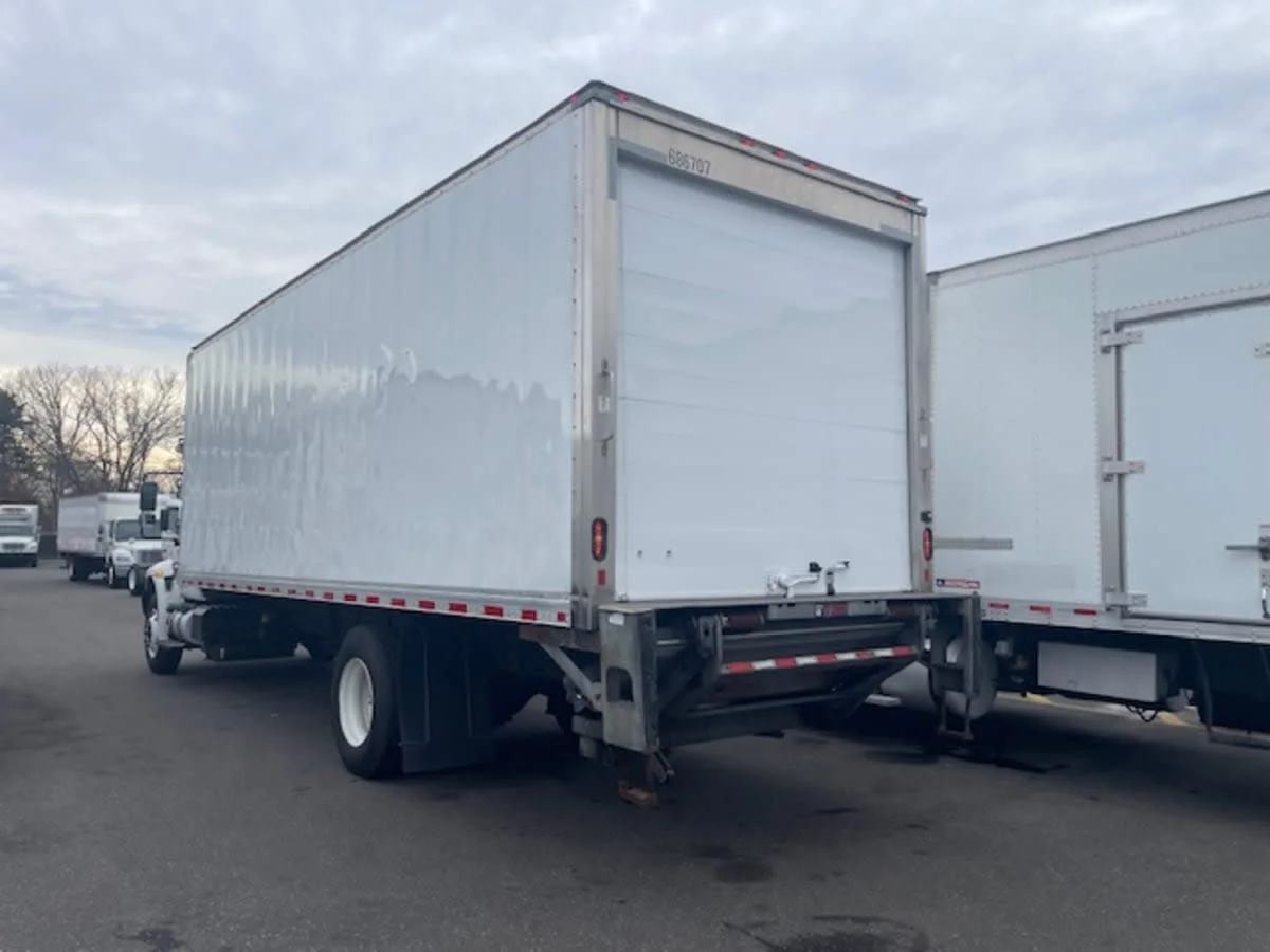 2018 International 4300 - image 6