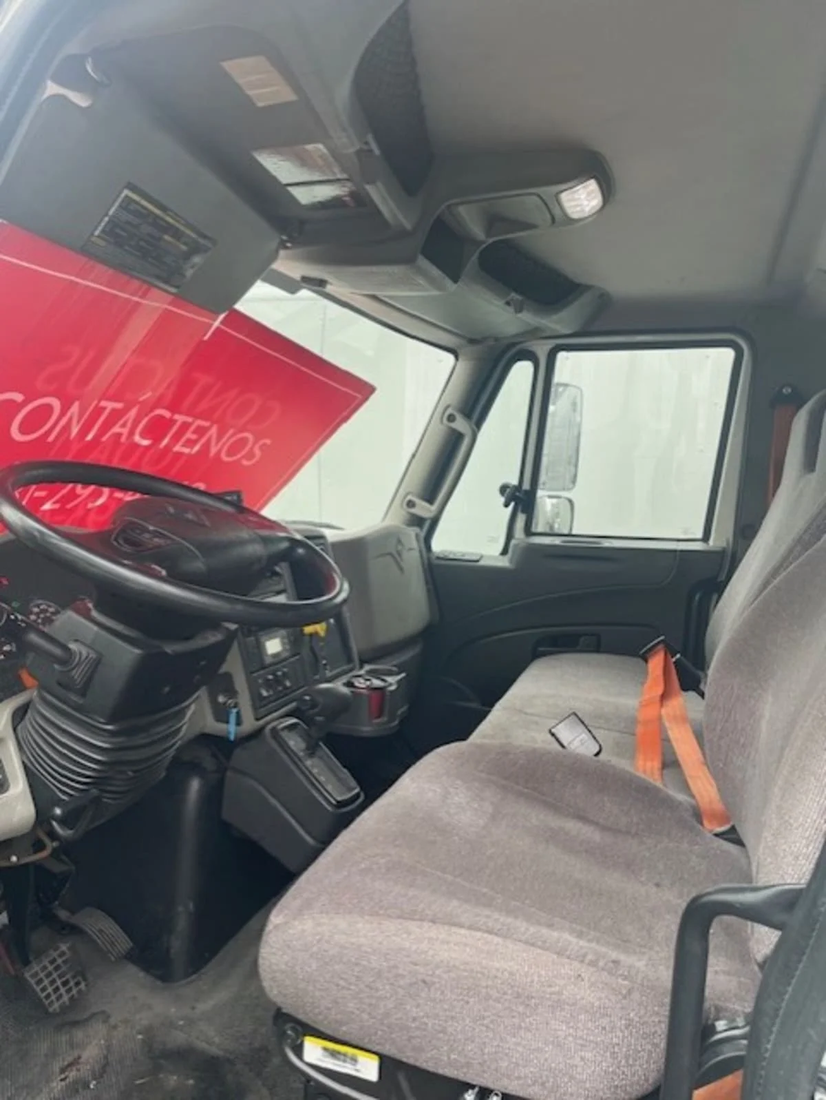 2018 International 4300 - image 8