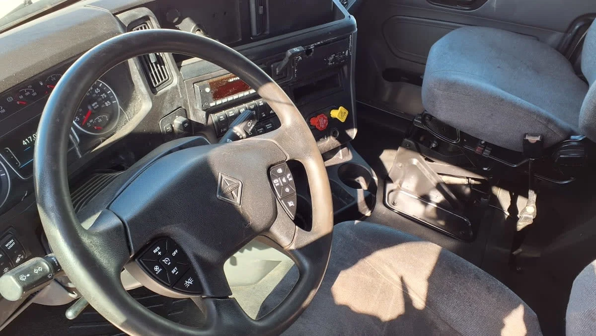 2020 International LT in Warwick, RI — photo 7