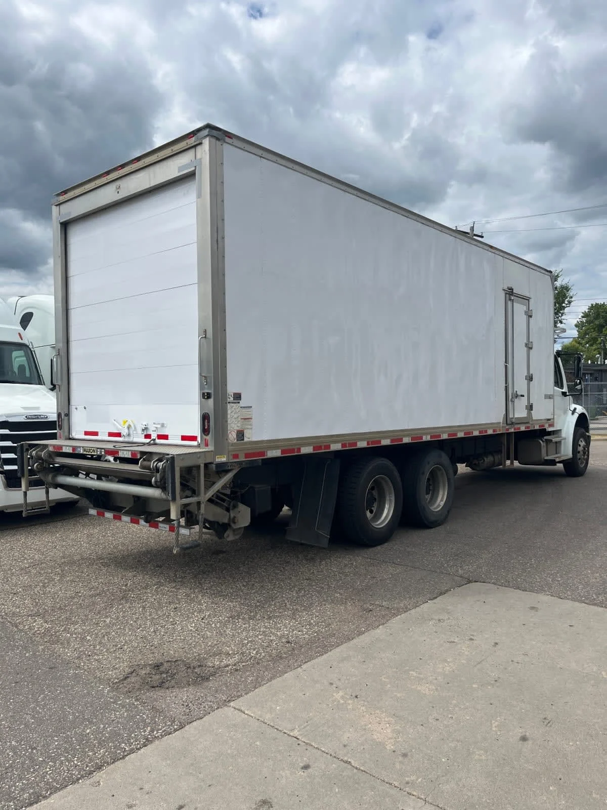 2020 Freightliner M2 106 in Minneapolis, MN — photo 4