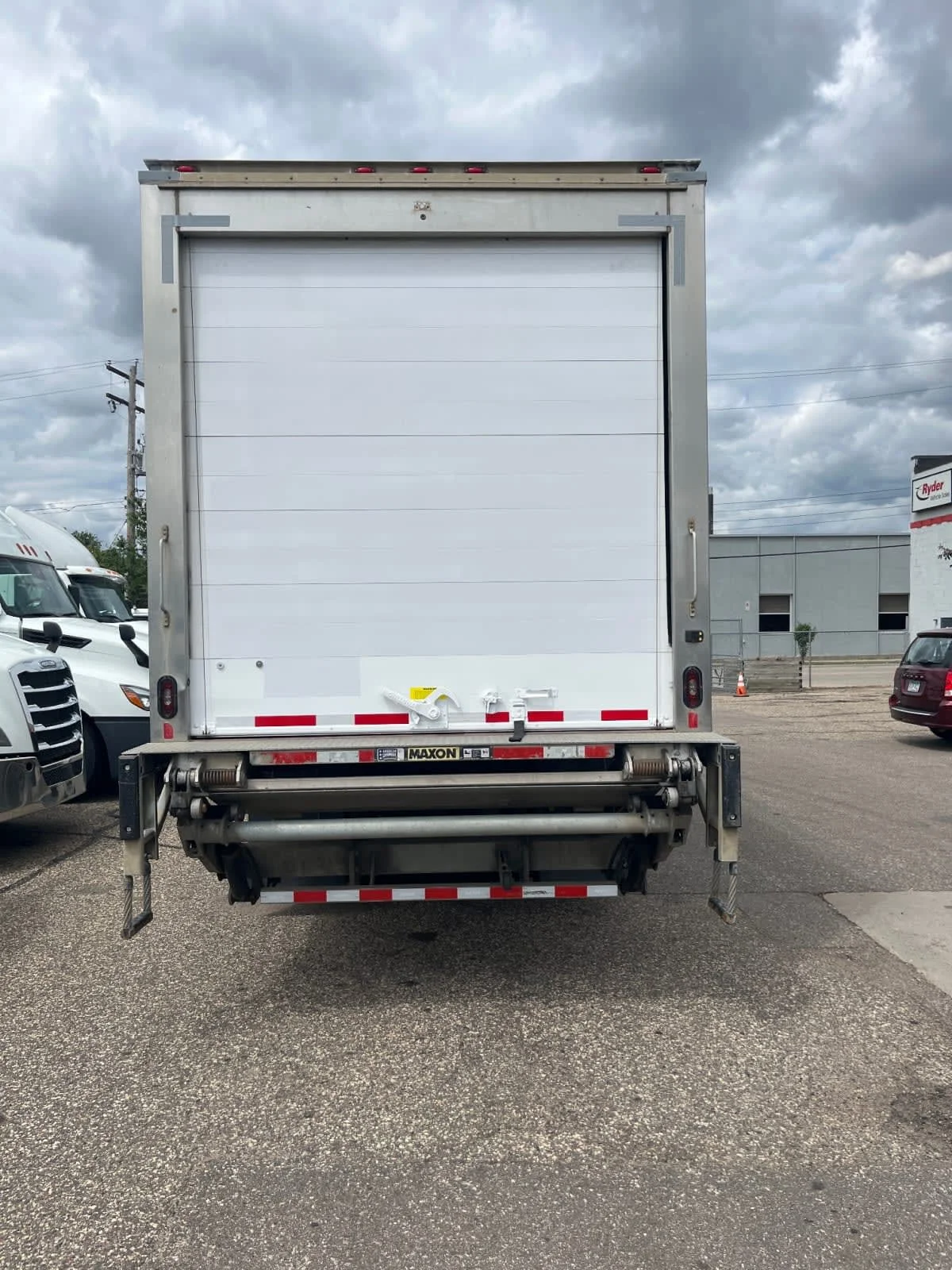2020 Freightliner M2 106 in Minneapolis, MN — photo 5