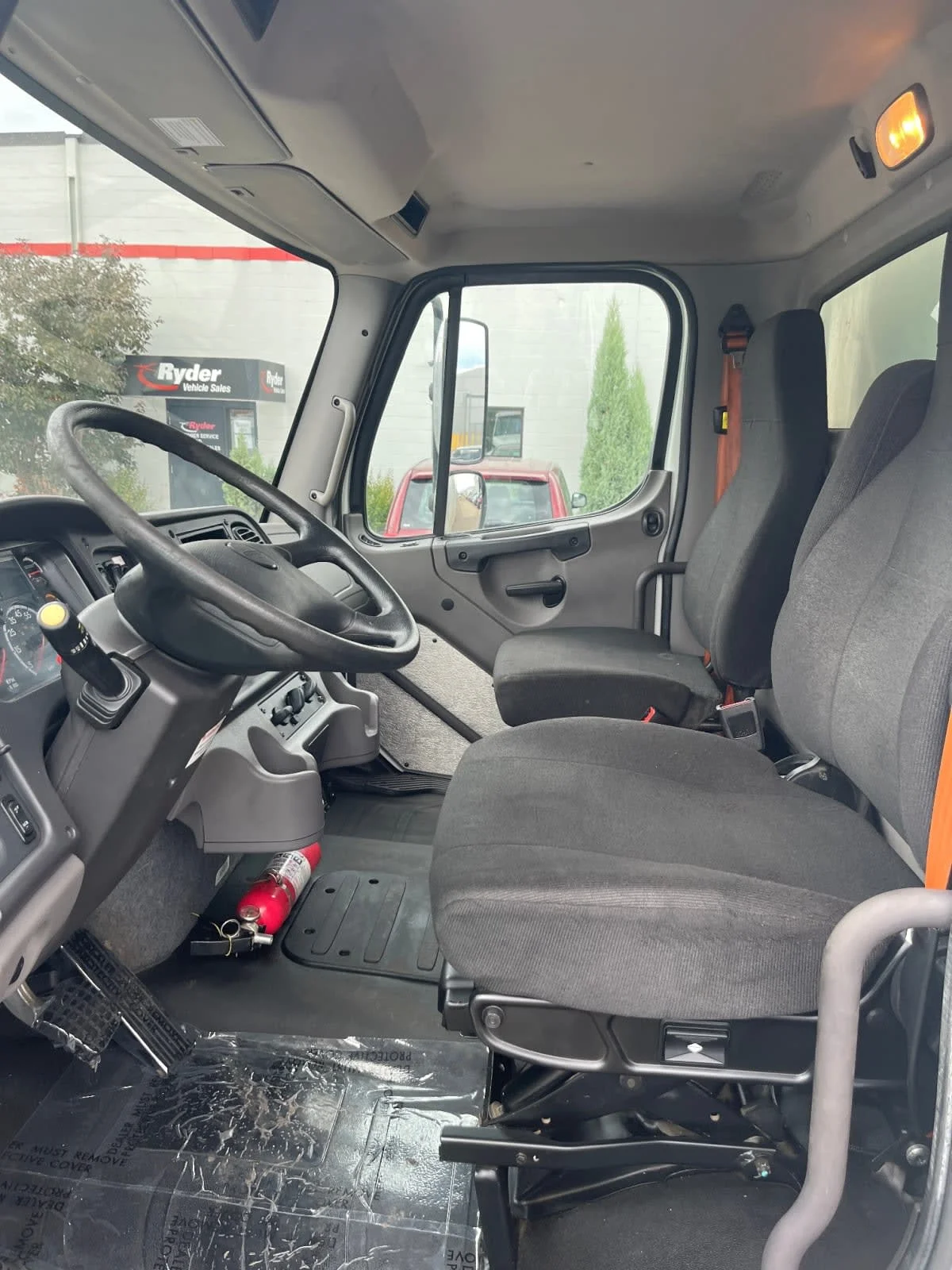 2020 Freightliner M2 106 in Minneapolis, MN — photo 8