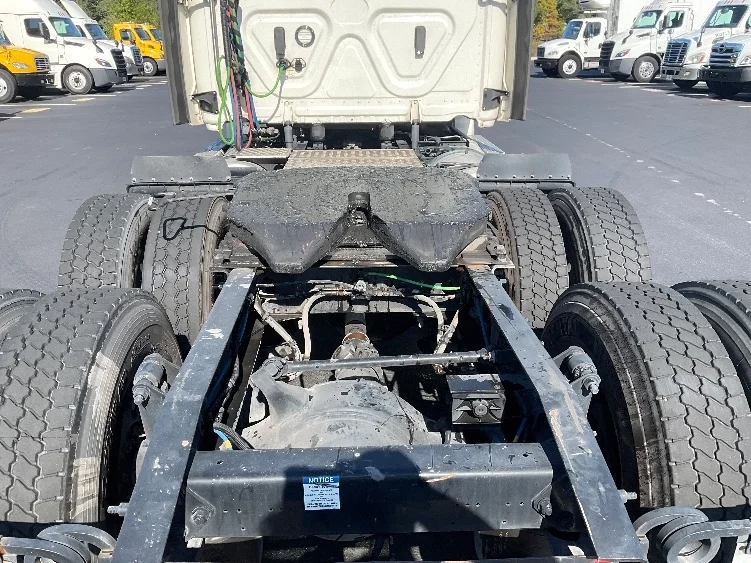 2019 Freightliner Cascadia in Tampa, FL — photo 6