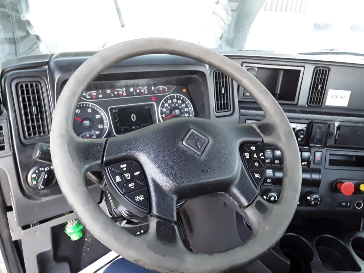 2020 International LT in Kansas City, MO — photo 7