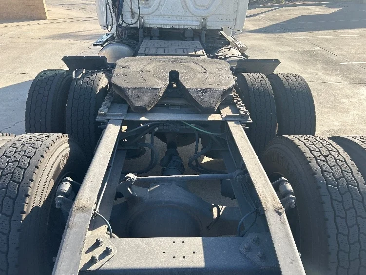 2019 Freightliner Cascadia - image 6