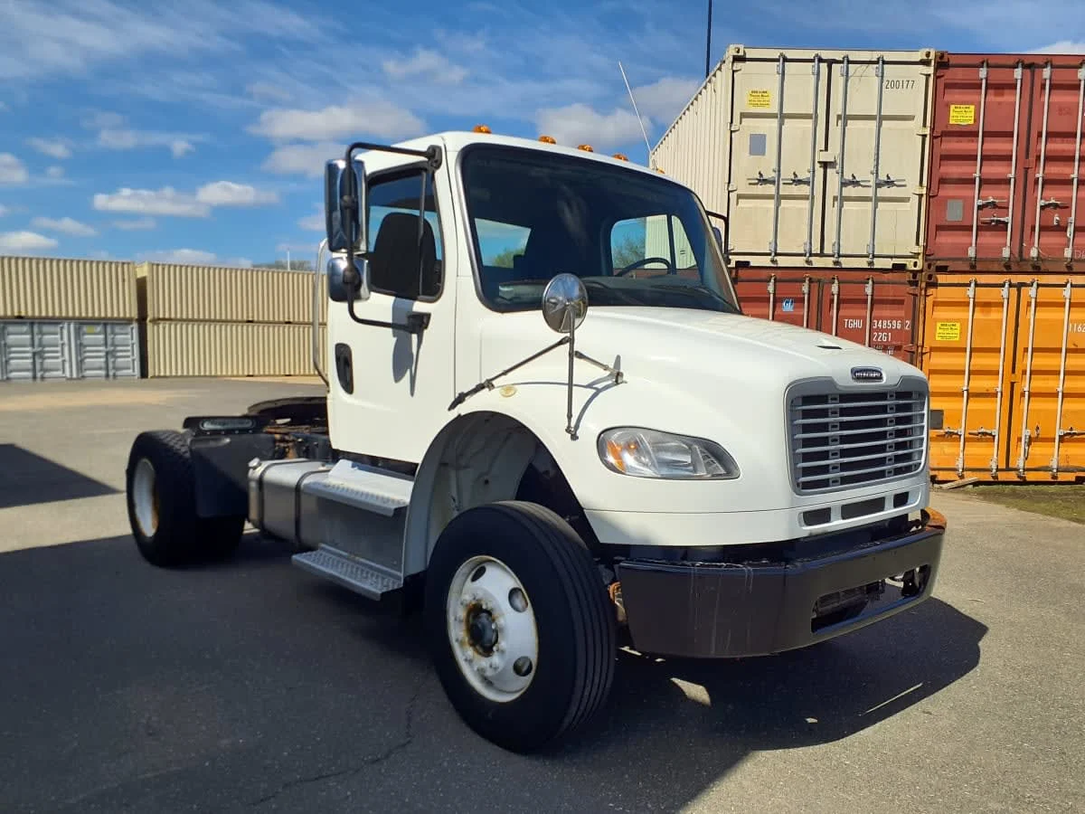 2018 Freightliner M2 106 - image 3