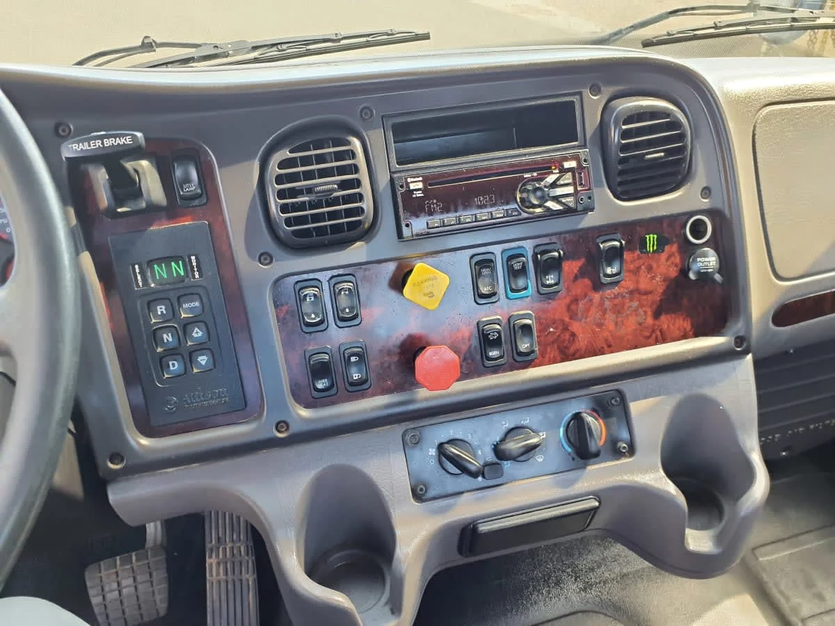 2018 Freightliner M2 106 - image 7