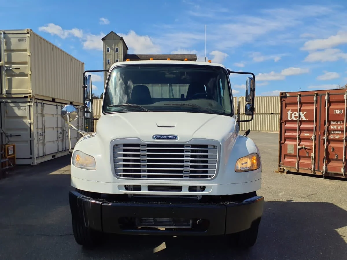 2018 Freightliner M2 106 - image 2