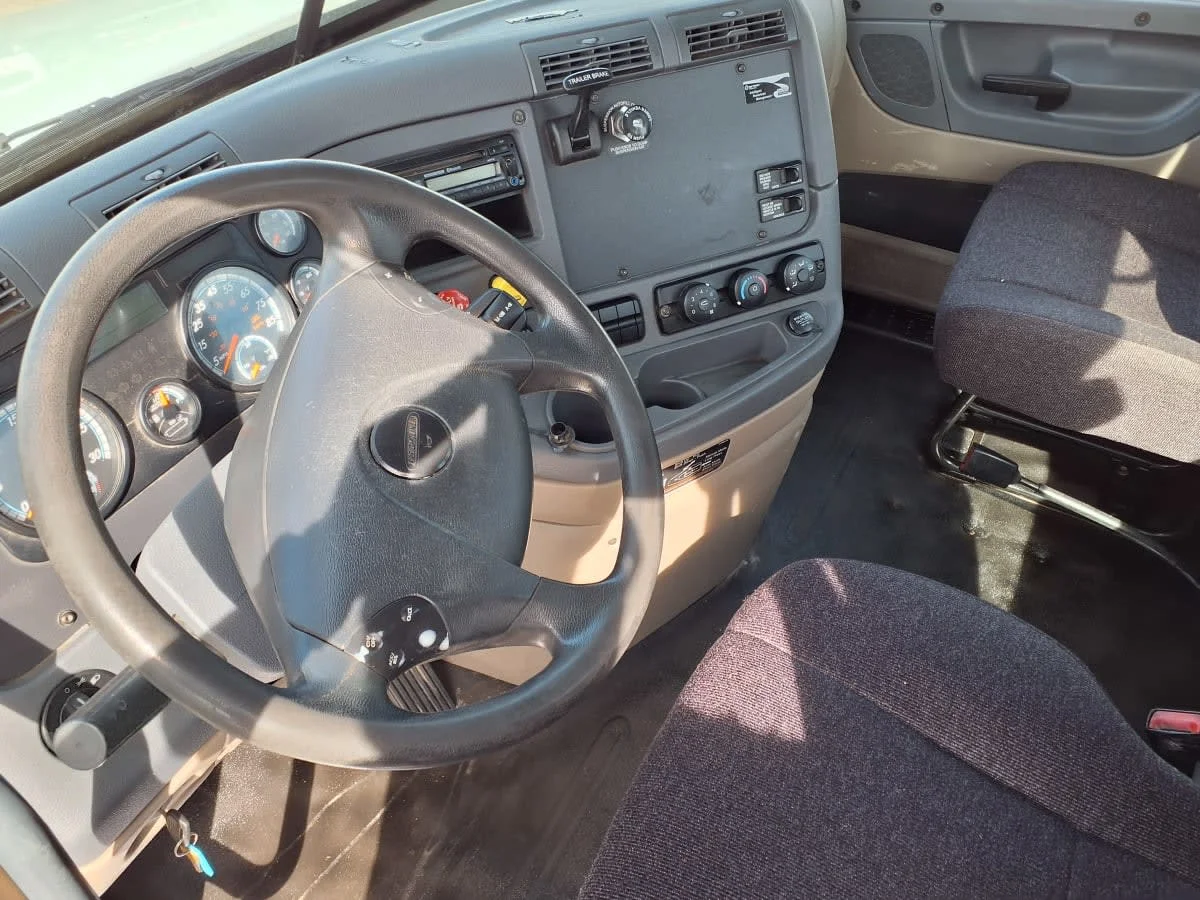 2017 Freightliner Cascadia - image 7