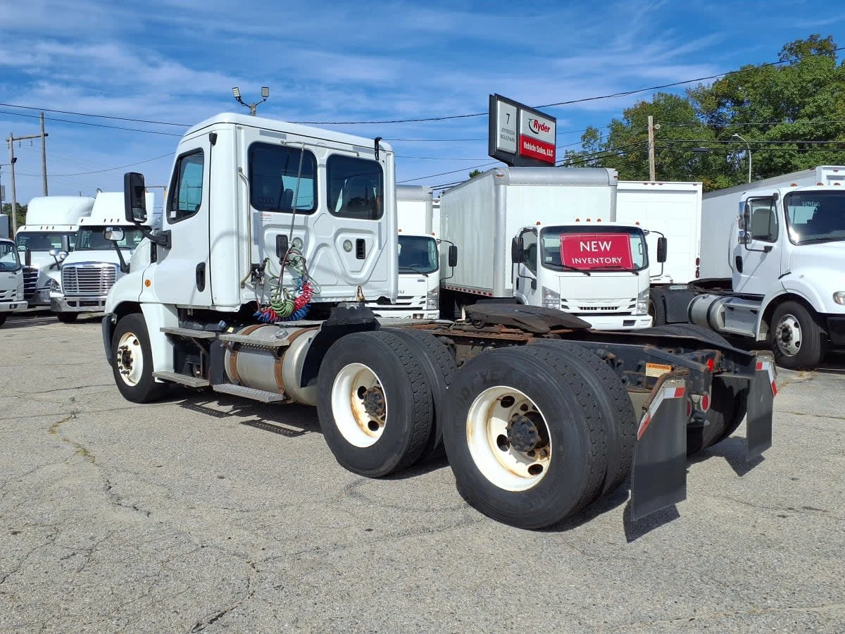2017 Freightliner Cascadia - image 6