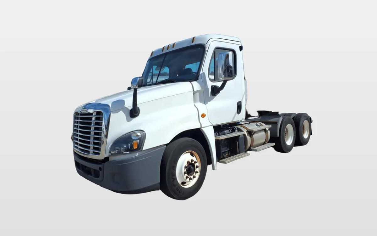 2017 Freightliner Cascadia - image 1
