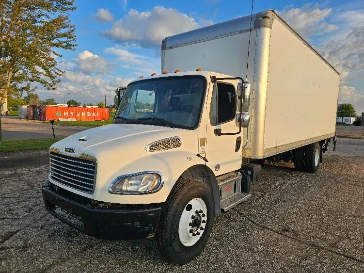 2022 Freightliner eM2 in Chicago (Melrose Park), IL — photo 3